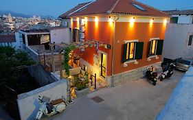 Villa Urbi Et Orbi